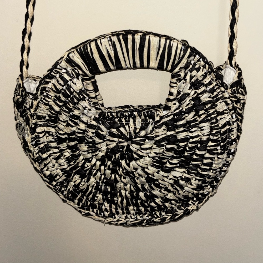 Urban Expressions Circular Woven Handbag